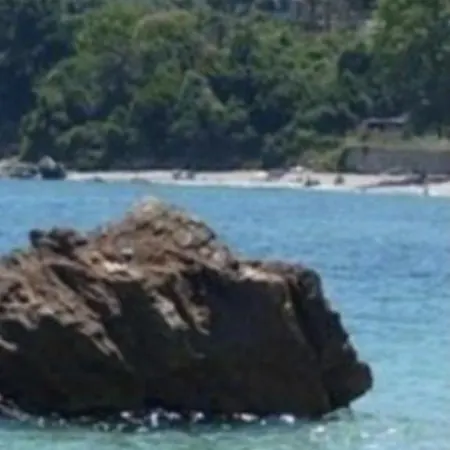 아파트 Efstathiou Mihail And *